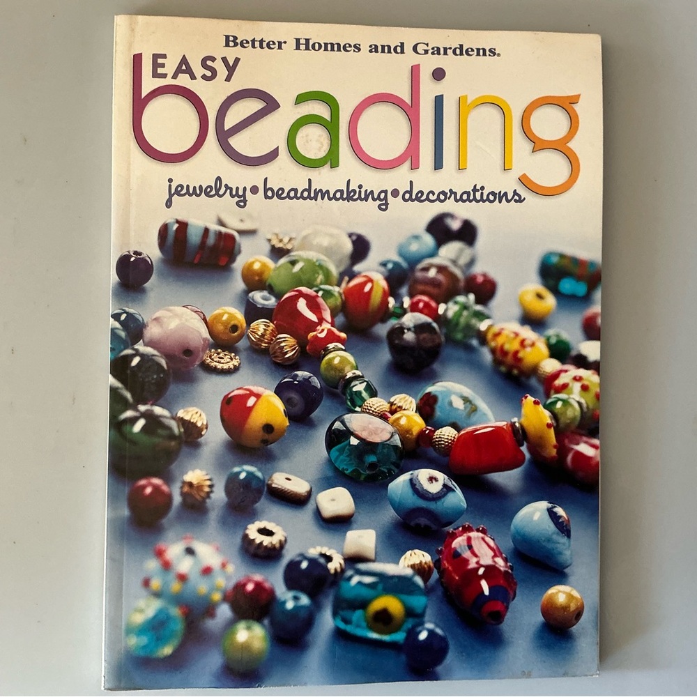 Better Homes and Gardens Easy Beading Book – Multicolored Beads